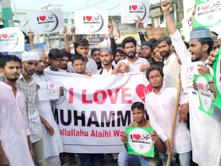 अगर प्रेम जताना अपराध है, तो धर्मनिरपेक्षता का भविष्य कहाँ जाएगा?